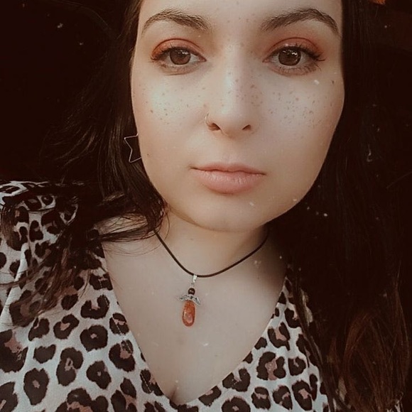 Meet your Posher, Gabriella - Picture 1 of 5